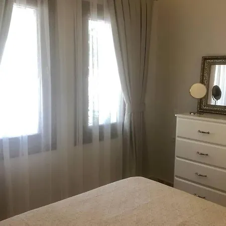 Stylish Old Town With Sea View And Pool Apartamento